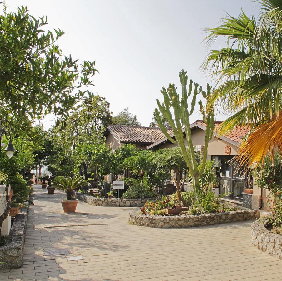 Costa Degli Dei Resort Capo Vaticano Exterior foto